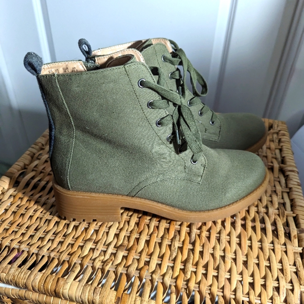LifeStride Kunis Canvas lace-up combat boots.